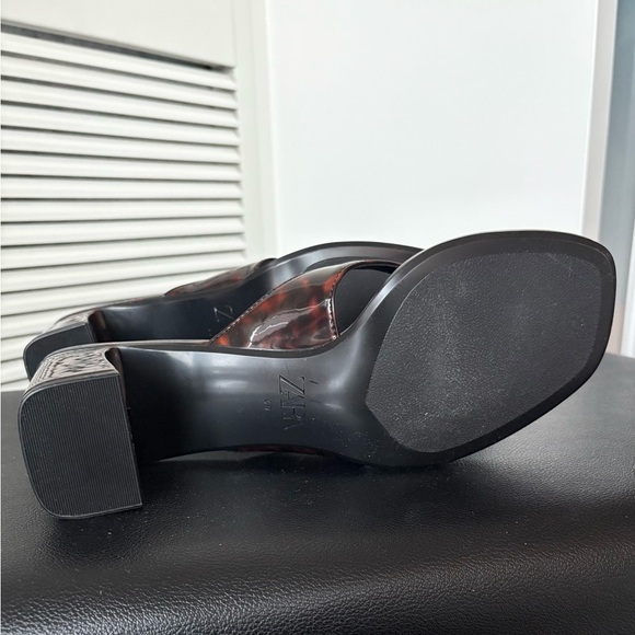 Zara Tortoise Kitten Heel Flip Flops - Never Worn - Picture 5 of 6